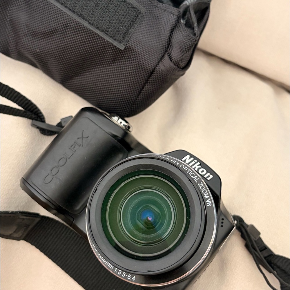 Nikon Black COOLPIX Compact Camera with Wide Lens excellent condition